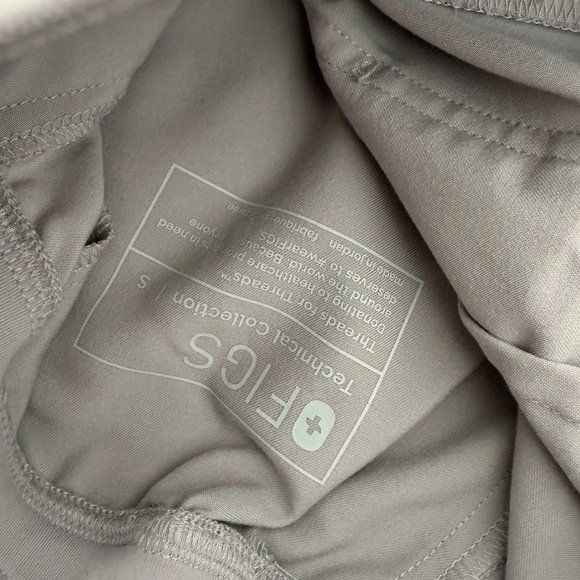 Figs Gray Scrub Set - Picture 3 of 3